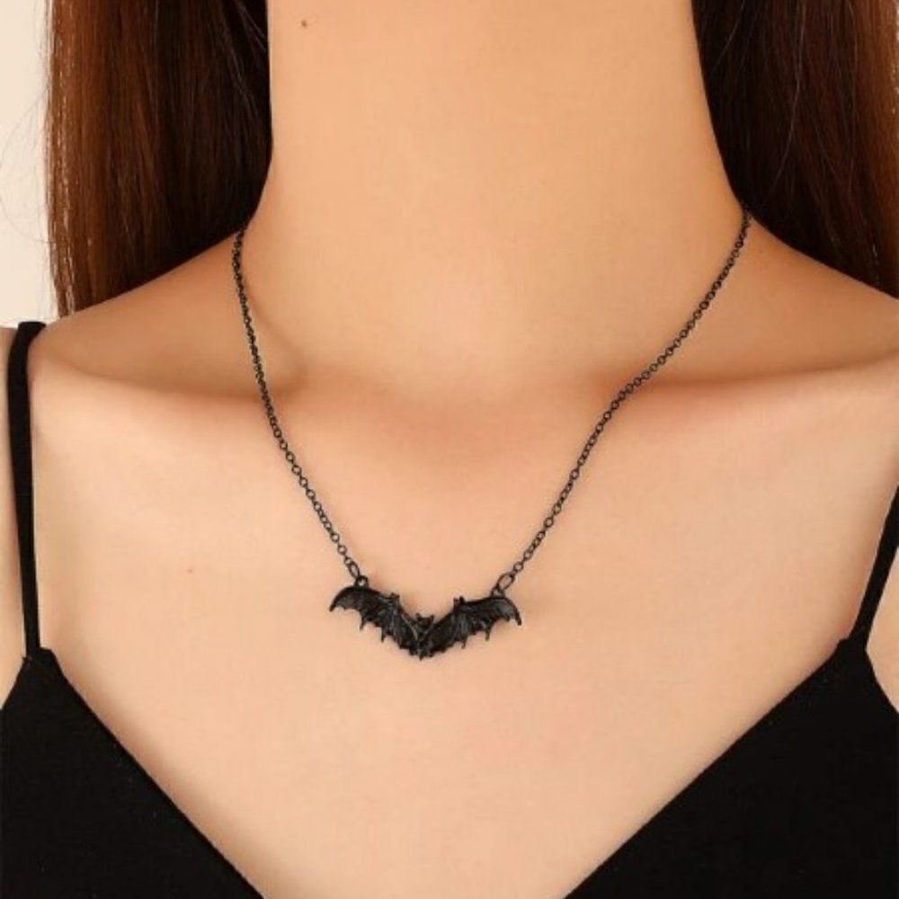 BLACK FLYING BAT VAMPIRE UNISEX PENDANT NECKLACE CHOKER